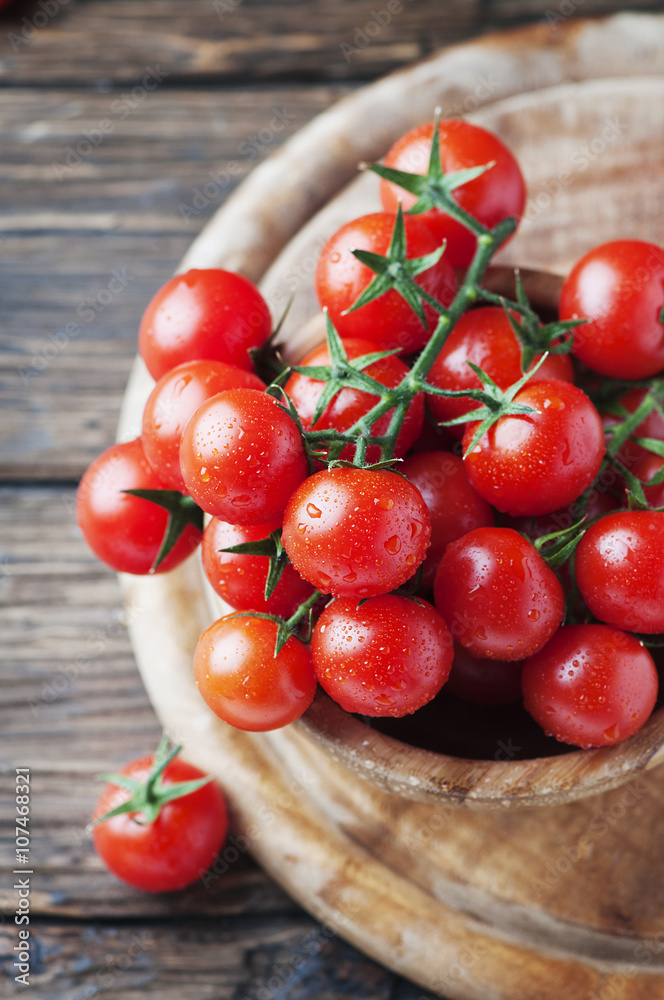 Wall mural red tomatoes cherry on the wooden table