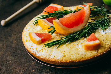 cake with rosemary and grapefruit