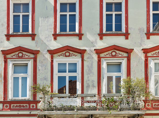 Fototapeta na wymiar Old house with beautiful windows in downtown Graz, Austria.