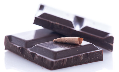 Dark chocolate bars and chips