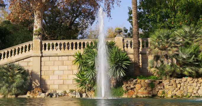 ciutadella park sunny day fountain 4k spain barcelona
