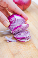 Obraz na płótnie Canvas Sliced rings of purple onion