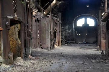 Papier Peint photo Lavable Vieux bâtiments abandonnés ancienne usine de fer abandonnée