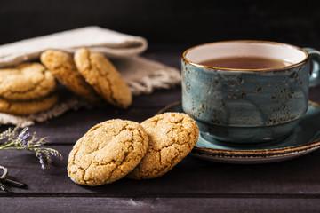 Soft ginger cookies with cracks 