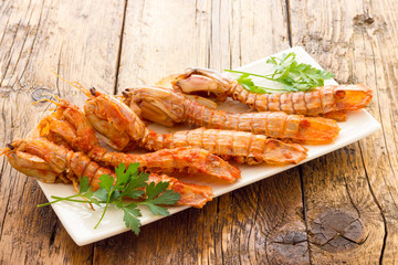 Mantis shrimps tomatoes