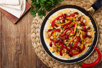Quesadilla with chicken, served with guacamole or salsa sauce.