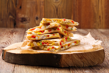 Quesadilla with chicken, served with guacamole or salsa sauce.
