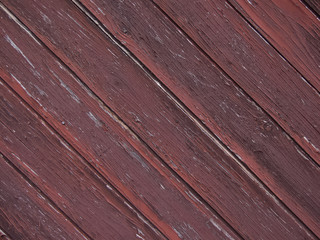 斜めに組まれた茶色い壁