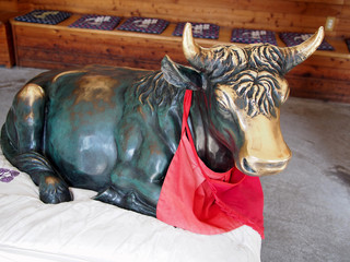 善光寺の参道の撫でる牛