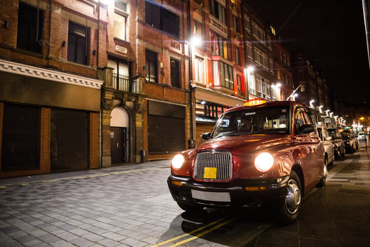 Fototapeta Liverpool taxi at night