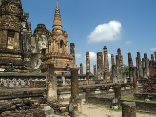 Naklejka premium Beautiful ruins of ancient religious complex , ancient architecture in a Buddhist temple of UNESCO Heritage Site in Thailand