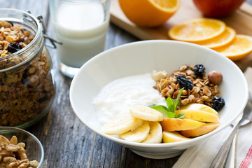 Healthy breakfast bowl with yogurt and granola
