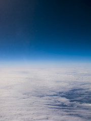 Naklejka na ściany i meble Veduta aerea con nuvole e cielo blu,veduta da un aereo.