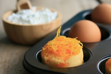 cake gold egg thread