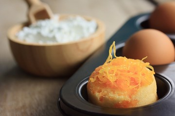 cake gold egg thread