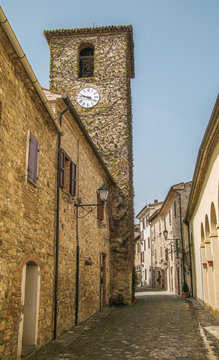 Vicolo nel centro storico di Frontino