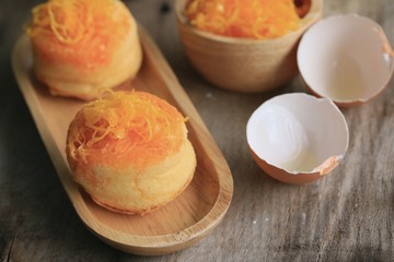 cake gold egg thread