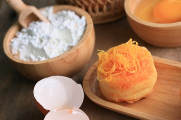 cake gold egg thread