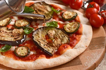 Papier Peint photo Lavable Pizzeria pizza végétarienne aux légumes grillés