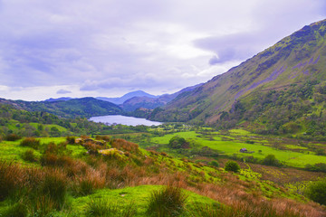 Fototapeta na wymiar View to lake and house in Snowdonia National Park, Wales, United Kingdom