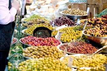 Verdunkelungsvorhänge Vorspeise Marktstand mit frischen Antipasti Oliven 