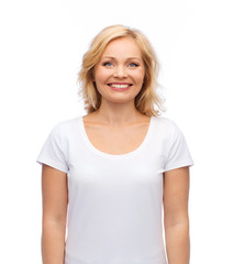 Fototapeta premium smiling woman in blank white t-shirt