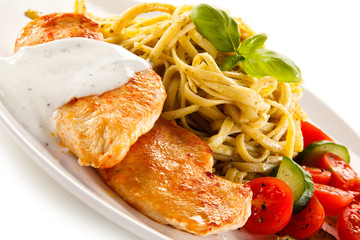 Grilled chicken fillet, pasta and vegetables 
