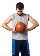 Obraz premium Man playing basketball