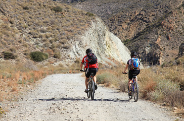 Fototapeta premium ciclistas pareja monte almería andalucía 0753-f16