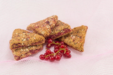 Integral fruit biscuits with fresh fruit