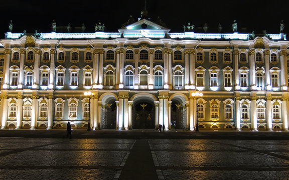 Fachada del museo L'Hermitage, San Petersburgo, Rusia
