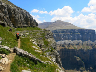 Faja de las flores. Senderismo en el Parque Nacional de Ordesa y Monte Perdido, Pirineo Aragonés.