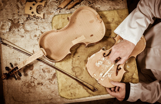 Craftsman working in workshop lutemaker