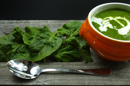 Fresh green spinach soup and leaves