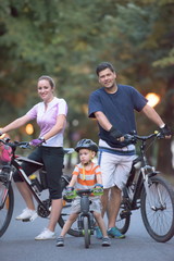 Naklejka premium young family with bicycles