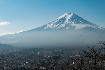 Naklejka premium Fuji mountain view from Chureito Pagoda