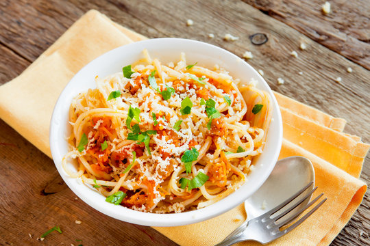 Spaghetti with vegetable sauce