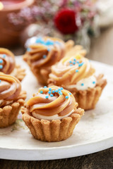 Obraz na płótnie Canvas Toffee cupcakes dessert