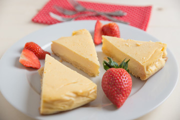 Käsekuchen mit Erdbeeren