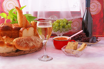 おいしそうなワインとパン