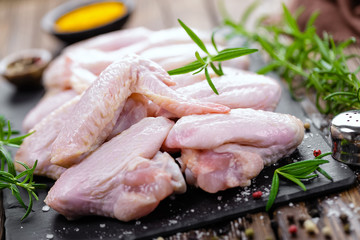 raw chicken wings