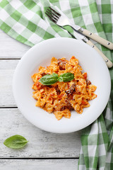 pasta with tomato and mushrooms
