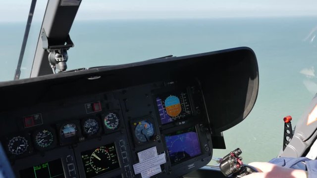 pilote d'h&eacute;licopt&egrave;re en action 4k uhd