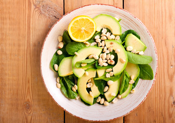 Spinach, avocado and peanuts salad