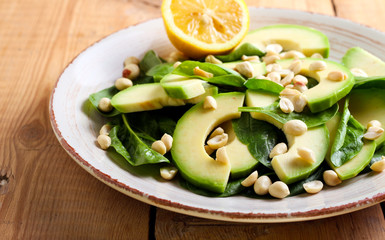 Spinach, avocado and peanuts salad