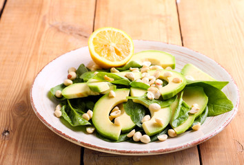 Spinach, avocado and peanuts salad