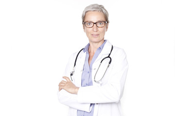 Ärztin mit verschränkten Armen