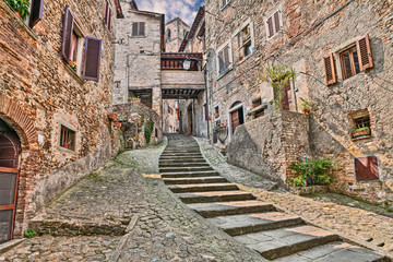 Naklejki  aleja we wsi Anghiari w Arezzo, Toskania, Włochy