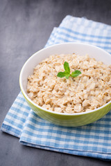 Oatmeal porridge with blueberries. healthy breakfast.