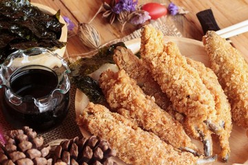 shishamo fried with sause is a delicious.